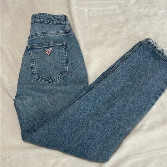 Guess 90s Style Mom High Rise Distressed Jeans Size 24 Light Wash - Picture 8 of 9